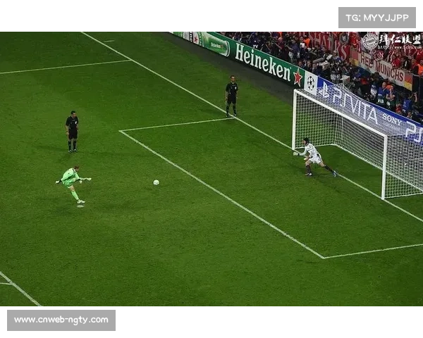 诺伊尔指出拜仁客战巴黎重在稳固防守与掌控球权防止被反击