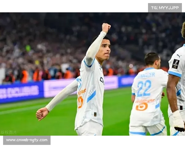 马赛球迷远征摩纳哥，客场看台歌声震天